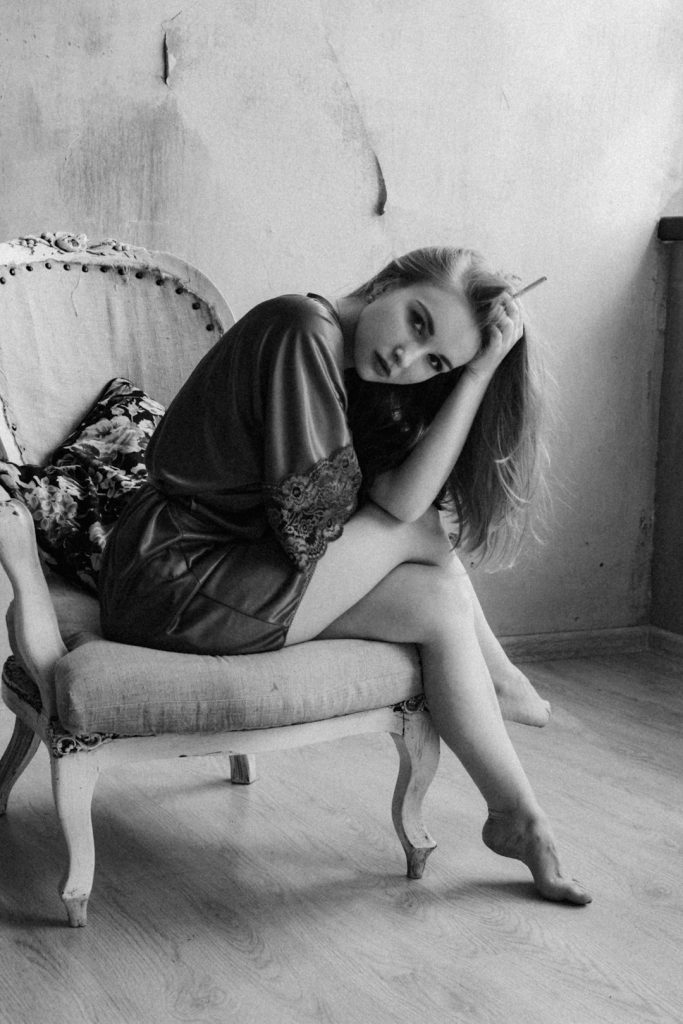 Beziehungen in der digitalen Ära: Wahre Geschichten über Liebe und Freundschaften durch Bildschirme