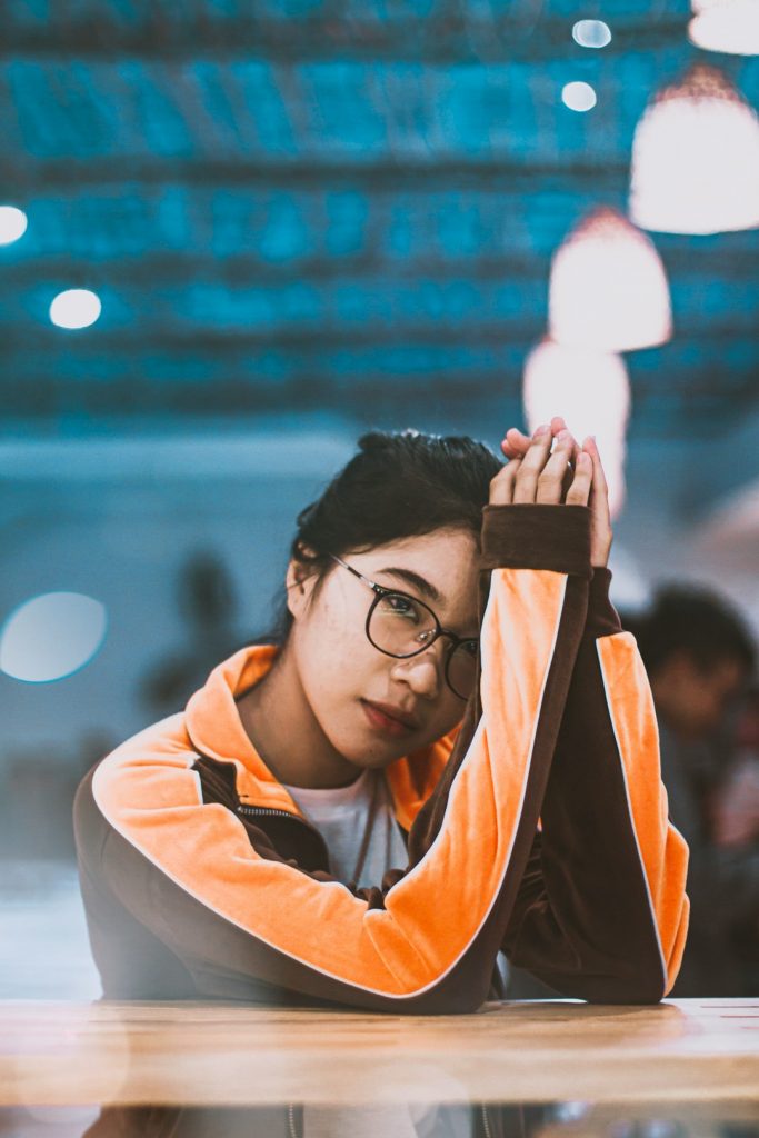 Geständnisse Wie man Mikroexpressionen während Video Chats liest ein kurzer Leitfaden