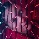 Die verrückten Dinge die in Beziehungen durch Bildschirme passieren für Menschen die Chatten lieben