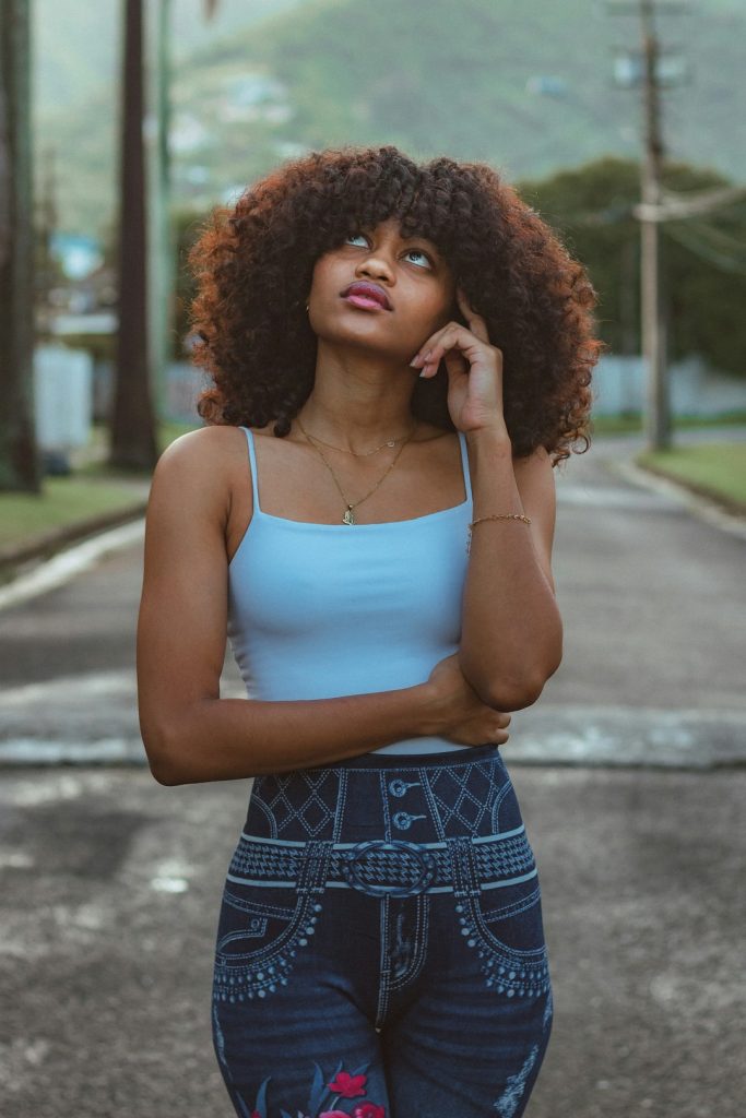 Warum Humor in Chats besser funktioniert als Komplimente